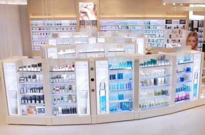 大型商場化妝品店裝修案例圖片